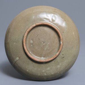 A Chinese carved Yaozhou dish, probably Song — 照片 2