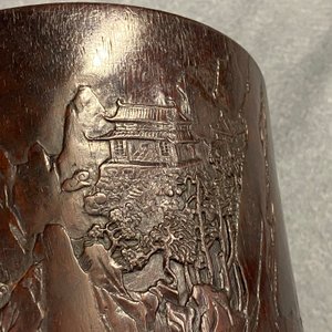A Chinese carved zitan wood brush pot with a mountainous landscape, 17/18th C. — photo 14