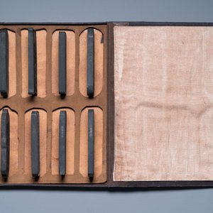 A Chinese case with eight ink cakes, Liang Huai Gong Mo 两淮贡墨 mark, Republic — 照片 4