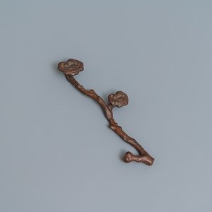A Chinese cast iron brush rest in the shape of a lingzhi ruyi scepter, Ming — 照片 1