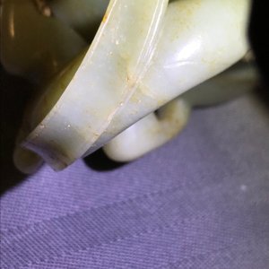 A Chinese celadon and brown jade chilong-handled cup, prob. early Qing — 照片 12