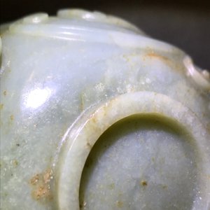 A Chinese celadon and brown jade chilong-handled cup, prob. early Qing — 照片 15