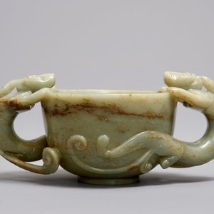 A Chinese celadon and brown jade chilong-handled cup, prob. early Qing — 照片 2