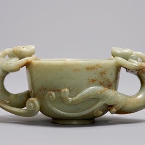 A Chinese celadon and brown jade chilong-handled cup, prob. early Qing — 照片 4