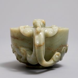 A Chinese celadon and brown jade chilong-handled cup, prob. early Qing — 照片 5