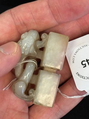 A Chinese celadon and russet jade 'chilong' seal, 18/19th C. — 照片 11