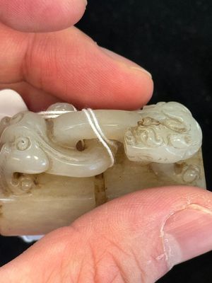 A Chinese celadon and russet jade 'chilong' seal, 18/19th C. — 照片 14