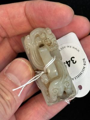A Chinese celadon and russet jade 'chilong' seal, 18/19th C. — 照片 10