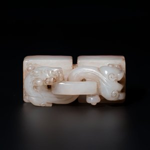 A Chinese celadon and russet jade 'chilong' seal, 18/19th C. — 照片 6