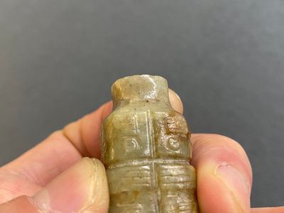 A Chinese celadon and russet jade 'cong' snuff bottle, probably Qing — 照片 16