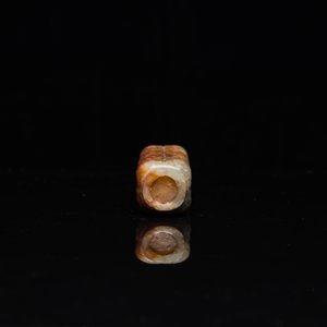 A Chinese celadon and russet jade 'cong' snuff bottle, probably Qing — 照片 7