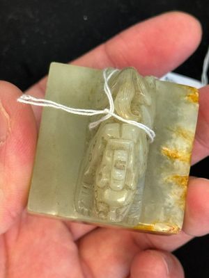 A Chinese celadon and russet jade 'dragon' seal, 18/19th C. — foto 20