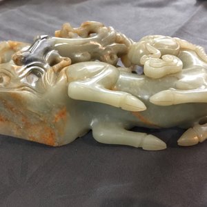 A Chinese celadon and russet jade 'rams' group, 18/19th C. — photo 13