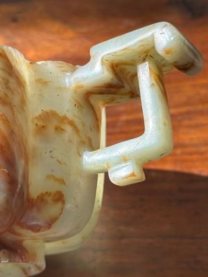 A Chinese celadon and russet jade wedding cup, 18th C. — 照片 12