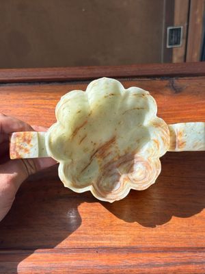 A Chinese celadon and russet jade wedding cup, 18th C. — 照片 13