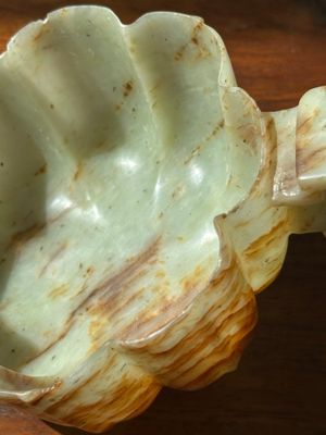 A Chinese celadon and russet jade wedding cup, 18th C. — 照片 15