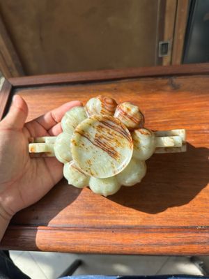 A Chinese celadon and russet jade wedding cup, 18th C. — 照片 16