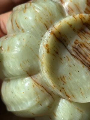 A Chinese celadon and russet jade wedding cup, 18th C. — 照片 19