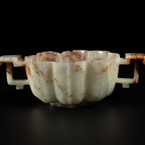 A Chinese celadon and russet jade wedding cup, 18th C. — 照片 2