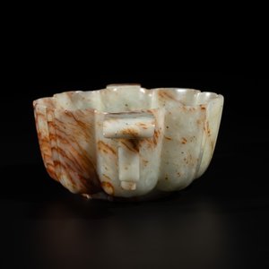 A Chinese celadon and russet jade wedding cup, 18th C. — 照片 3