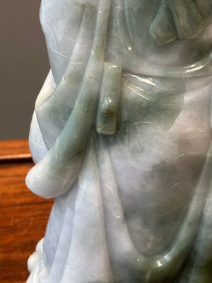 A Chinese celadon and white jade figure of Lu Xing, 20th C. — foto 8