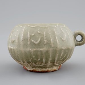 A Chinese celadon bird feeder, late Ming Dynasty — photo 4