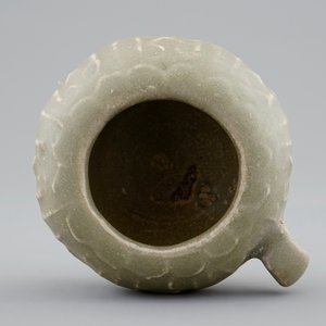 A Chinese celadon bird feeder, late Ming Dynasty — photo 6