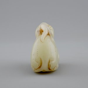 A Chinese celadon carving of an archaic deer, 18/19th C. — 照片 5