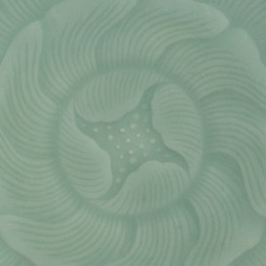 A Chinese celadon chrysanthemum plate, Qianlong mark and of the period — photo 17