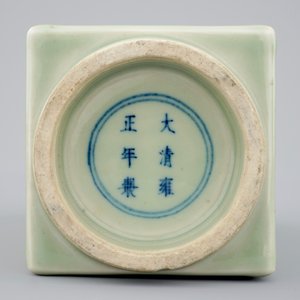 A Chinese celadon cong vase with Yongzheng six-character mark, 19/20th C. — photo 7