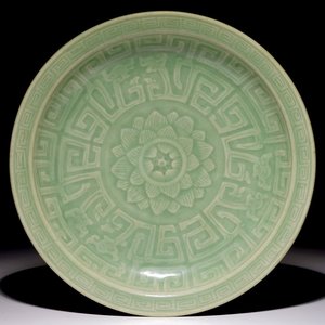 A Chinese celadon dish with incised lotus design, 19th C. — photo 1