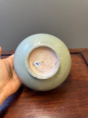 A Chinese celadon-glazed bottle vase and two bowls, Yuan/Ming — 照片 20