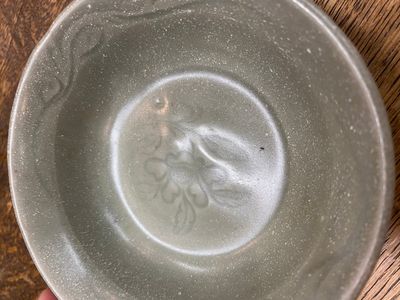 A Chinese celadon-glazed bottle vase and two bowls, Yuan/Ming — photo 7