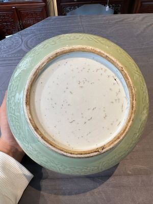 A Chinese celadon-glazed bowl with incised chilong among floral scrolls, Kangxi — photo 12