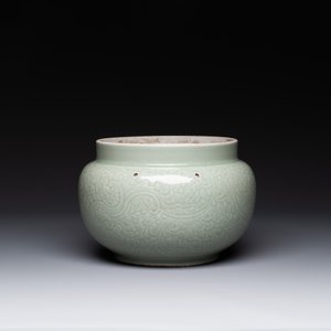 A Chinese celadon-glazed bowl with incised chilong among floral scrolls, Kangxi — photo 2