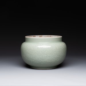 A Chinese celadon-glazed bowl with incised chilong among floral scrolls, Kangxi — photo 3