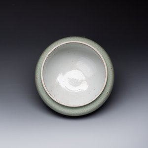A Chinese celadon-glazed bowl with incised chilong among floral scrolls, Kangxi — photo 5