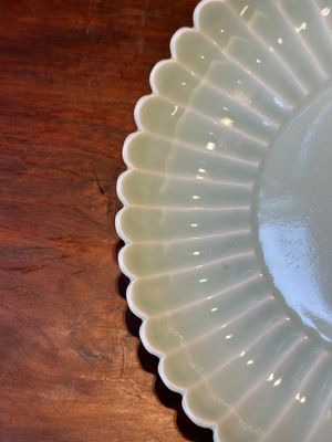 A Chinese celadon-glazed chrysanthemum-shaped plate, Qianlong mark, 20th C. — photo 11