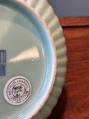 A Chinese celadon-glazed chrysanthemum-shaped plate, Qianlong mark, 20th C. — photo 7