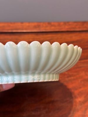 A Chinese celadon-glazed chrysanthemum-shaped plate, Qianlong mark, 20th C. — photo 9