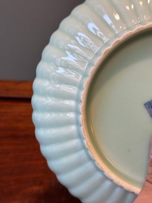 A Chinese celadon-glazed chrysanthemum-shaped plate, Qianlong mark, 20th C. — photo 10