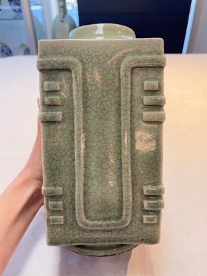 A Chinese celadon-glazed 'cong' vase, 19th C. — foto 4
