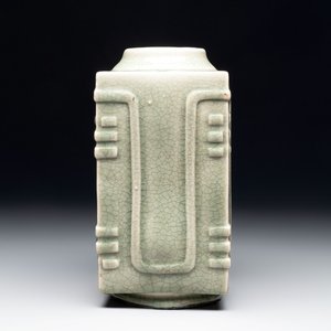 A Chinese celadon-glazed 'cong' vase, 19th C. — foto 1