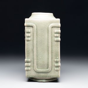 A Chinese celadon-glazed 'cong' vase, 19th C. — foto 2