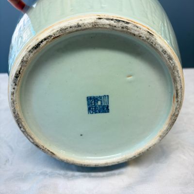 A Chinese celadon-glazed covered vase with floral relief design — 照片 10