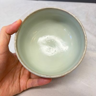 A Chinese celadon-glazed covered vase with floral relief design — 照片 14