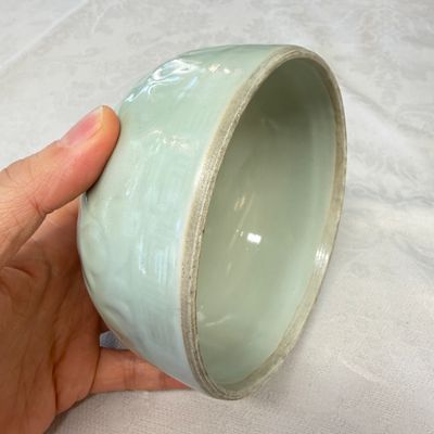 A Chinese celadon-glazed covered vase with floral relief design — 照片 15