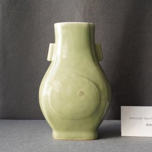 A Chinese celadon-glazed 'fanghu' vase, Qianlong mark and of the period — photo 9