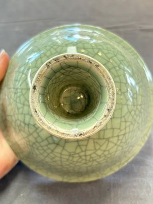 A Chinese celadon-glazed ge-type stem bowl, 19/20th C. — 照片 7