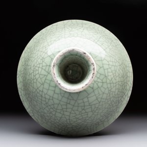 A Chinese celadon-glazed ge-type stem bowl, 19/20th C. — 照片 7